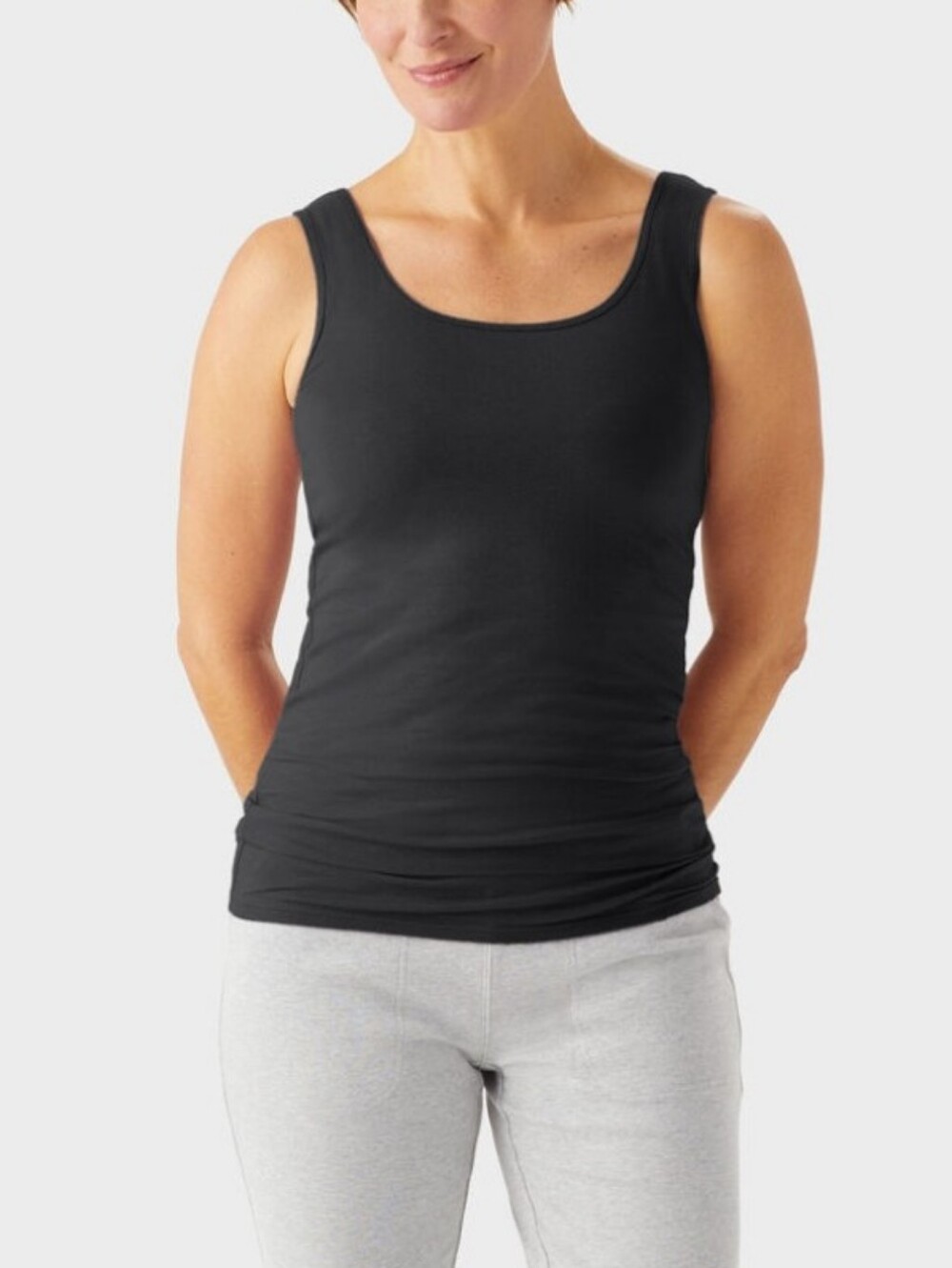 🆕️Duluth Trading Co No-Yank Shelf Bra Tank Top in Black